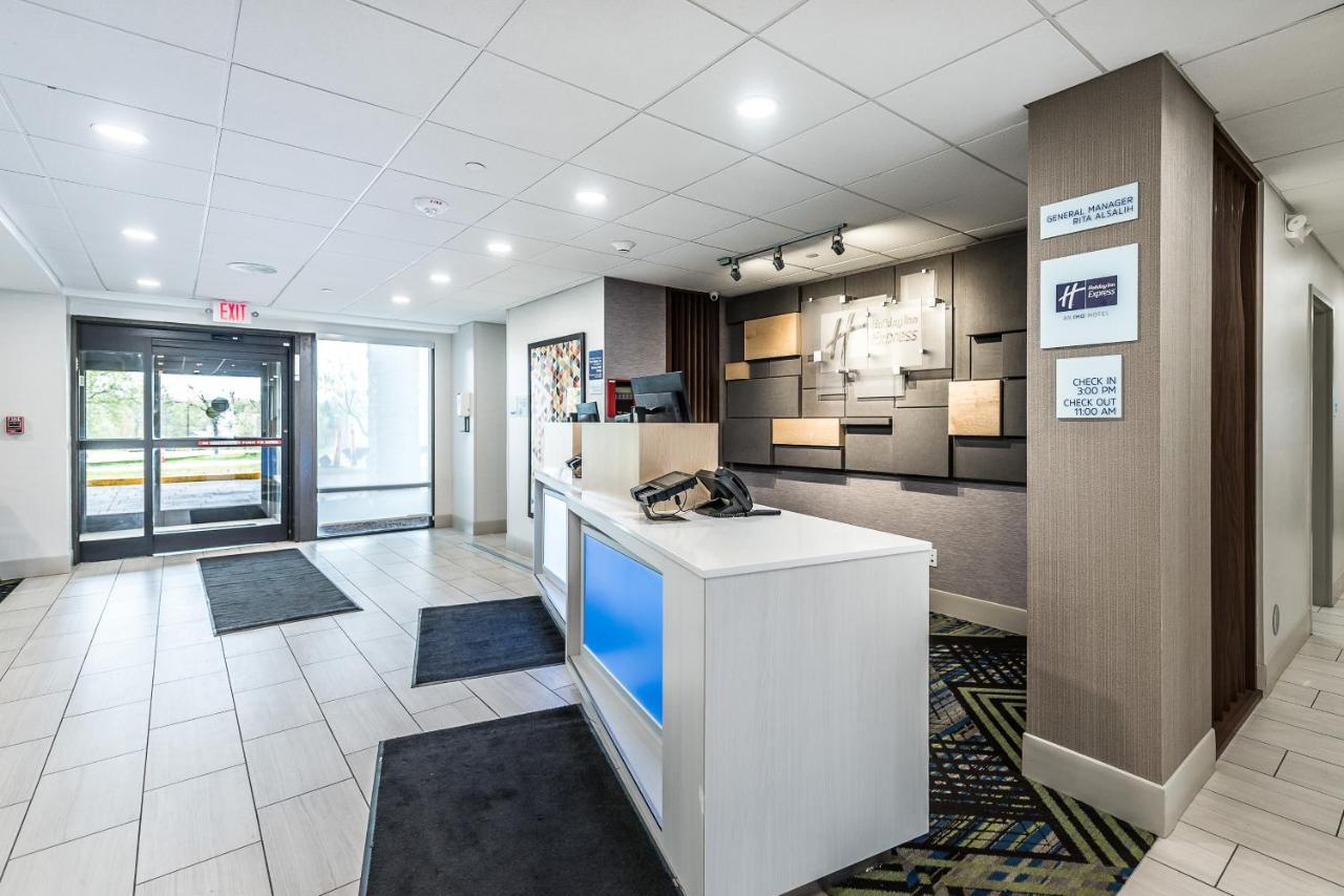 Holiday Inn Express Flint-Campus Area By Ihg Esterno foto