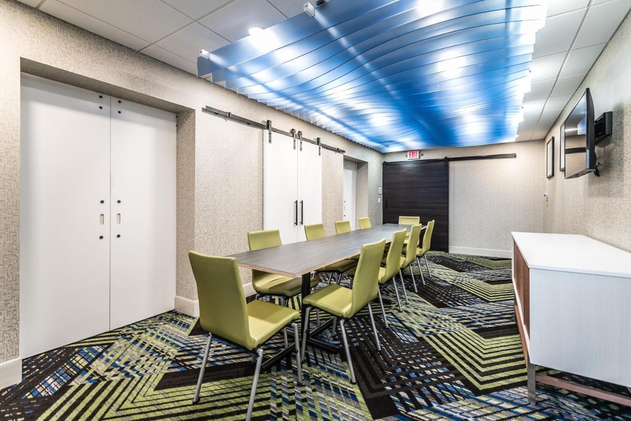 Holiday Inn Express Flint-Campus Area By Ihg Esterno foto