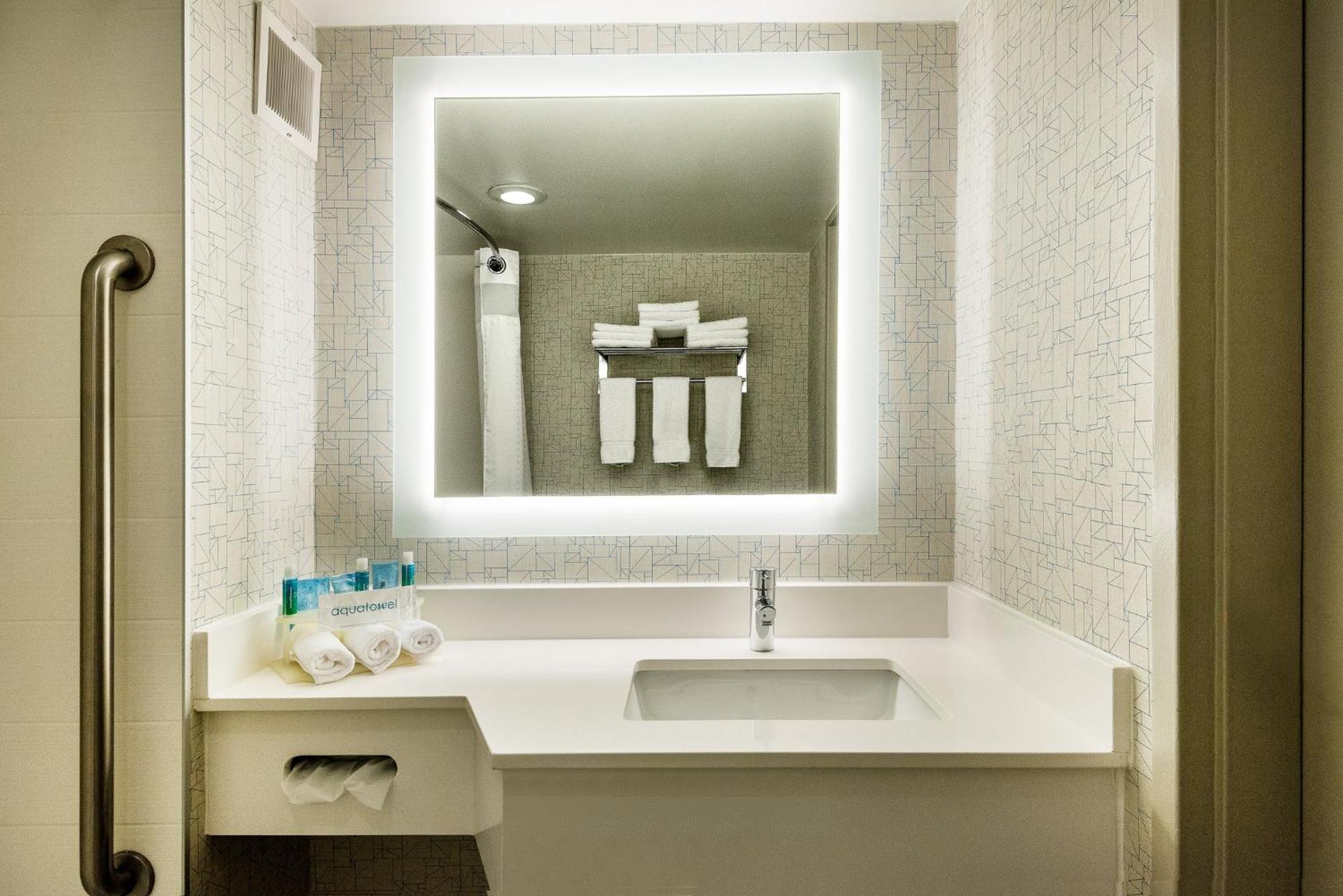 Holiday Inn Express Flint-Campus Area By Ihg Esterno foto