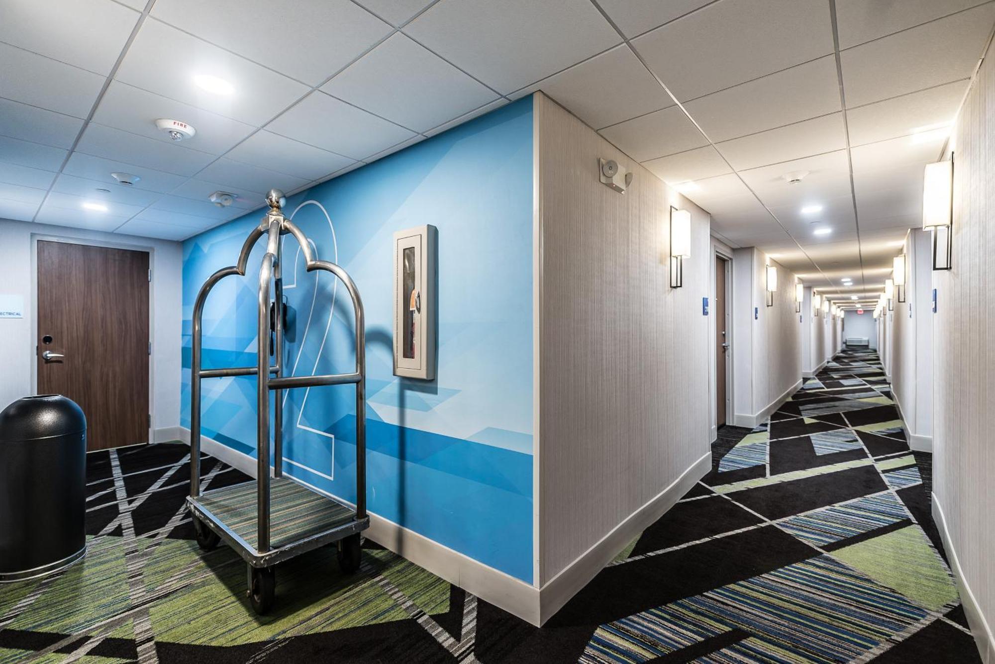 Holiday Inn Express Flint-Campus Area By Ihg Esterno foto